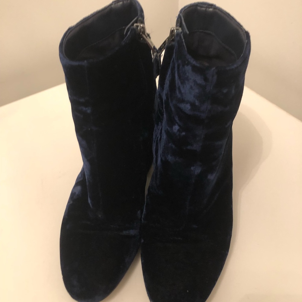 Sam Edelman navy velvet booties gently worn